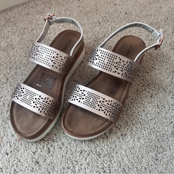 NOT RATED sandals - Picture 2 of 4